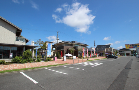 住宅展示場のモデルハウス外観